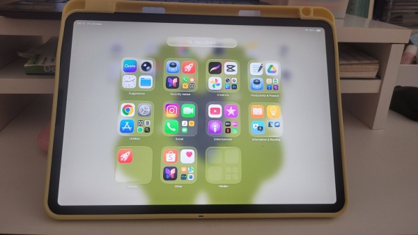 App Library trên iPadOS 26 bị đơ App Library trên iPadOS 26 bị đơ